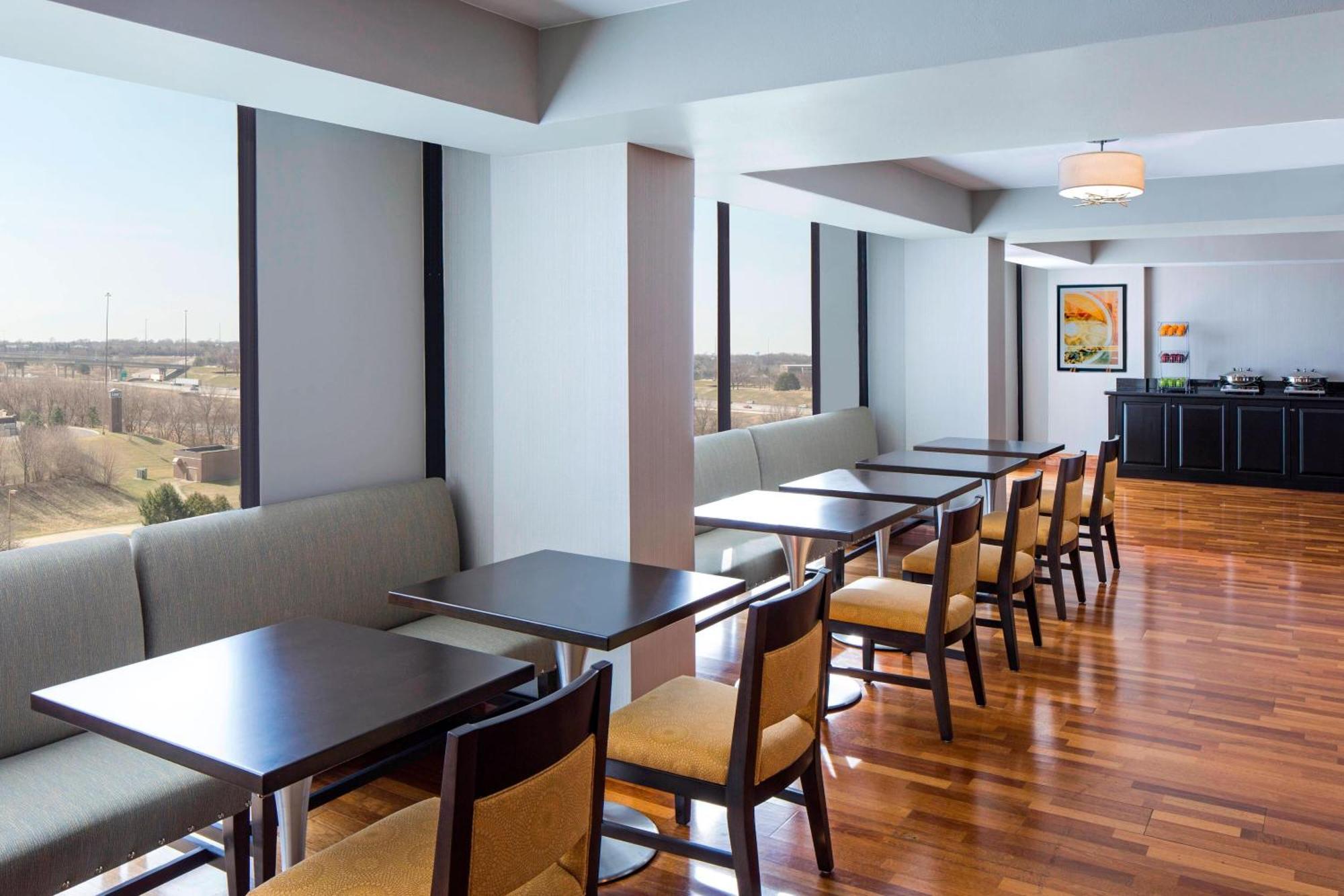 Sheraton West Des Moines Bagian luar foto