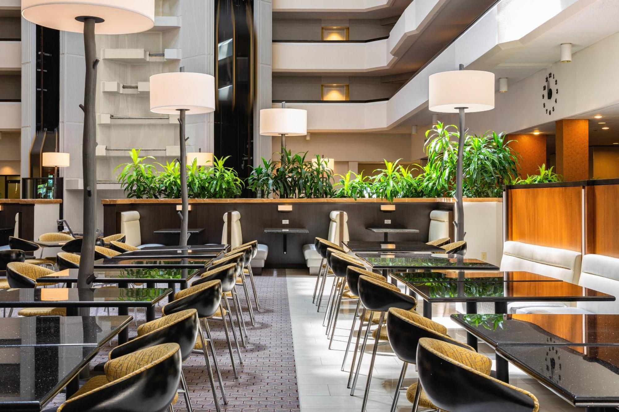 Sheraton West Des Moines Bagian luar foto